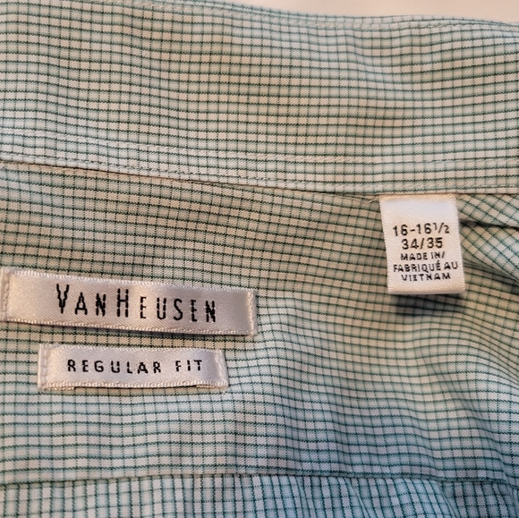Van Heusen Regular Fit Dress Shirt - Neck 16-16.5 - Sleeves 34/35 - Picture 4 of 7